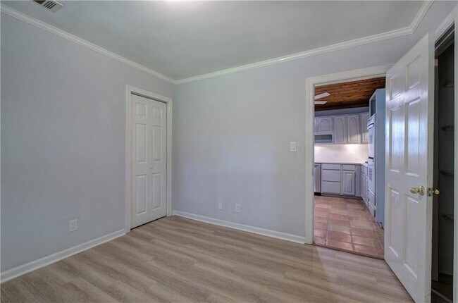 Building Photo - 447 Floyd St SE