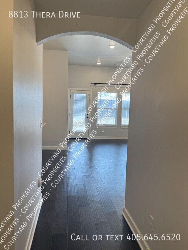 Building Photo - 8813 Thera Dr