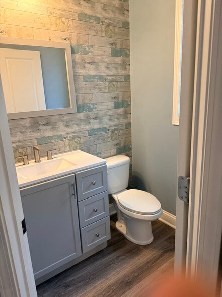 Building Photo - 726 Little Bluestem Dr
