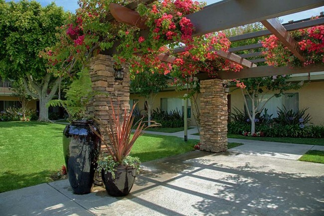 Building Photo - Fairway Village Apartments