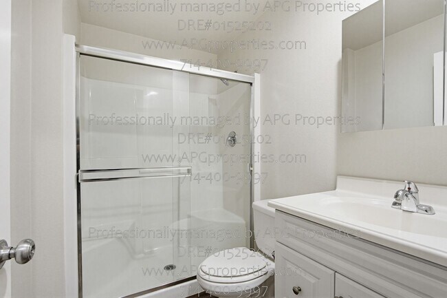 Building Photo - 139 Thompson Ave