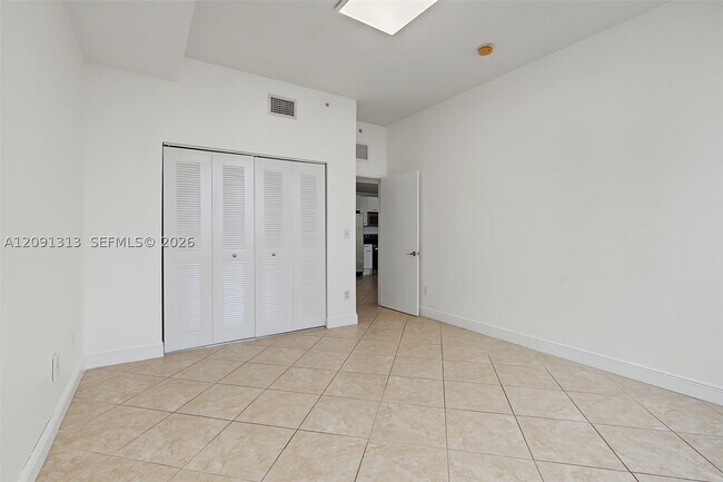 Building Photo - 1350 NW 8th Ct