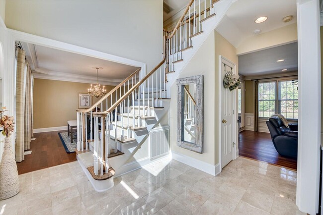 Building Photo - 211 Kestwick Dr W