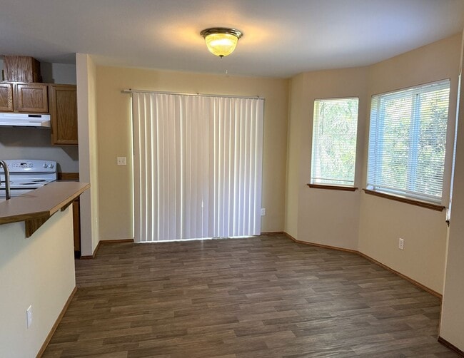 Building Photo - Single Story Duplex - Near Lake Goodwin