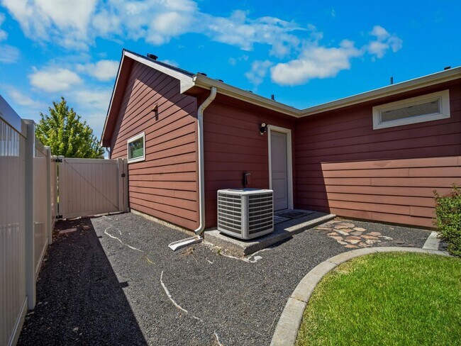 Building Photo - Spacious Unfurnished Home in Liberty Lake | Modern Living in a Prime Location