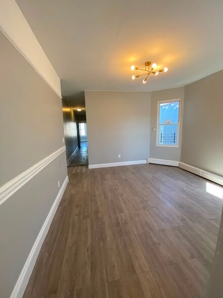 Building Photo - 12 Riverview Pl