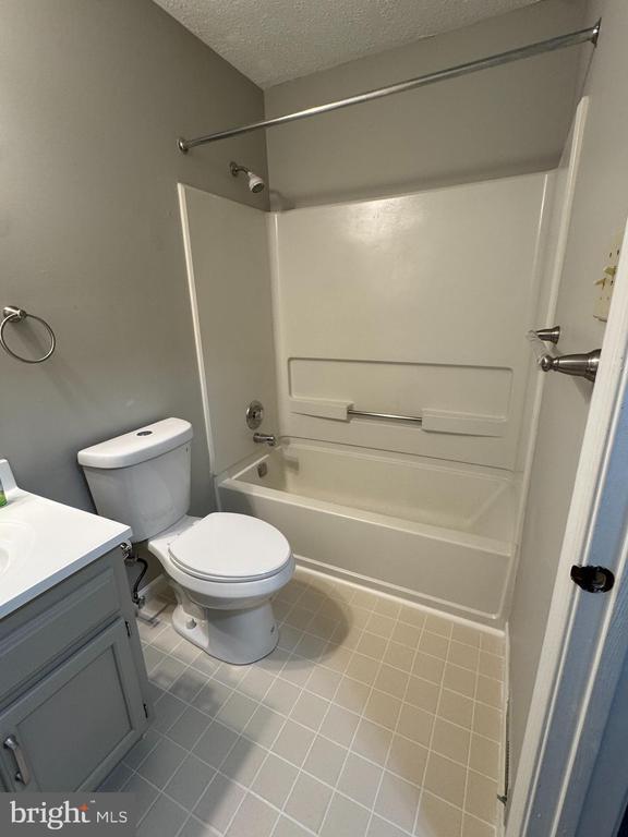 Building Photo - 201 Williamsburg Ct