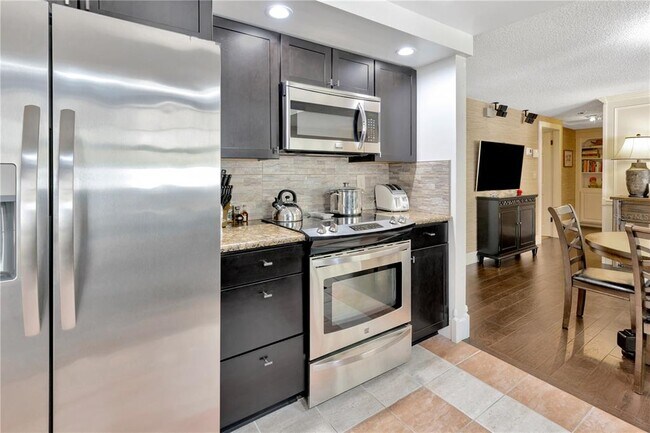 Building Photo - 4909 S Elberon St