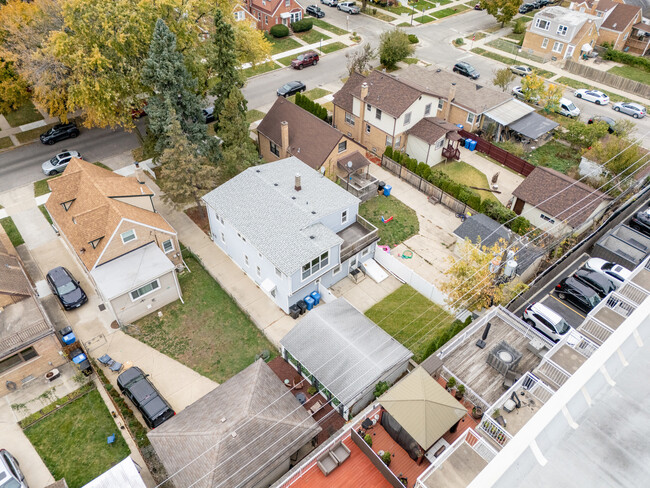 Building Photo - 3635 N Oconto Ave