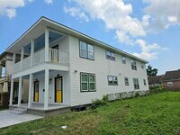 Building Photo - 8709 Apricot St