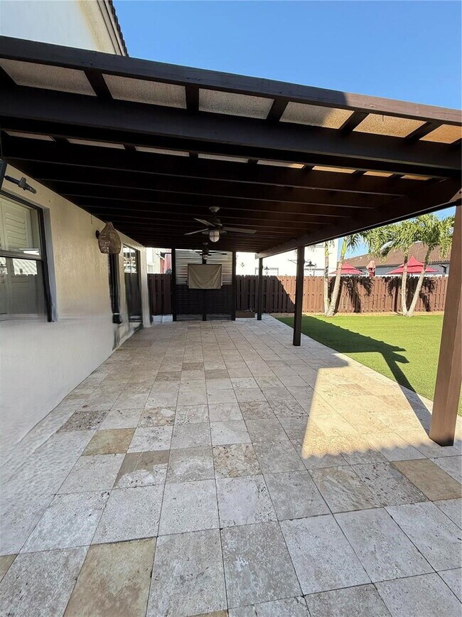 Building Photo - 1535 SW 145th Ave
