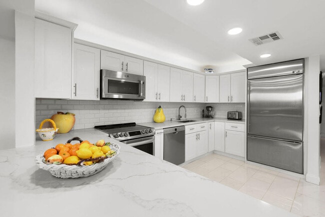 Building Photo - 4000 S Ocean Blvd