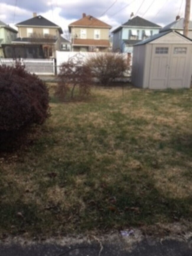 Building Photo - Future Rental! Single Family 2 Bedroom, Ya...