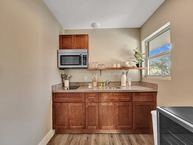 Building Photo - 3208 NE 9th St