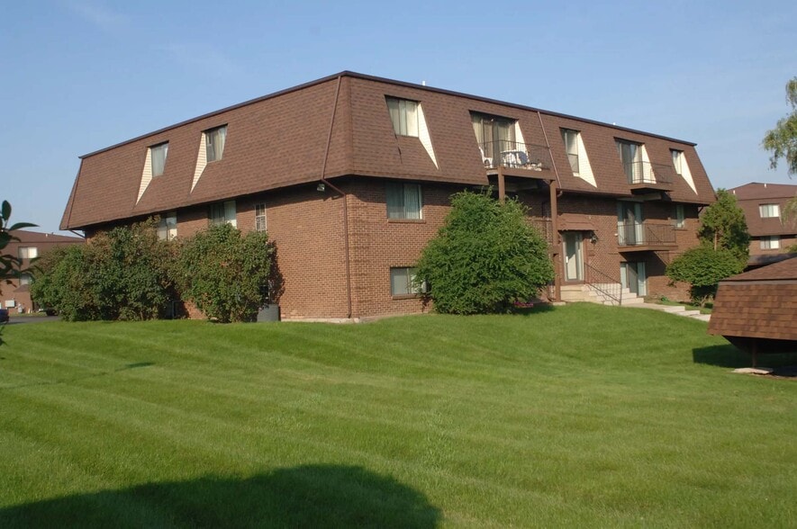 Building Exterior - Walnut Hills