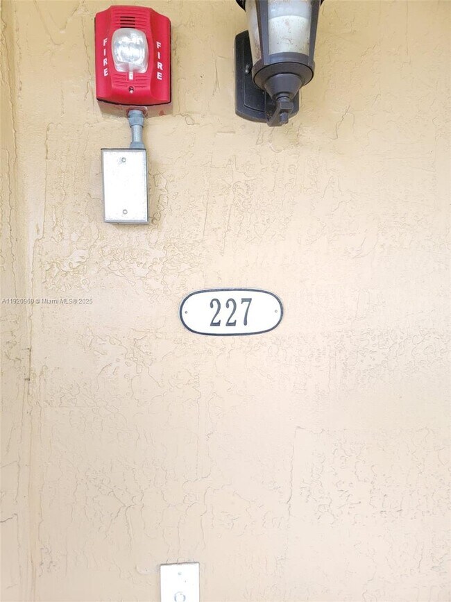 Building Photo - 10870 NW 88th Terrace