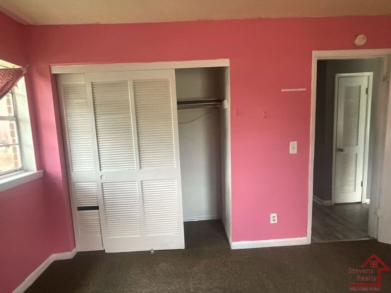 Building Photo - 411 Elm Ave