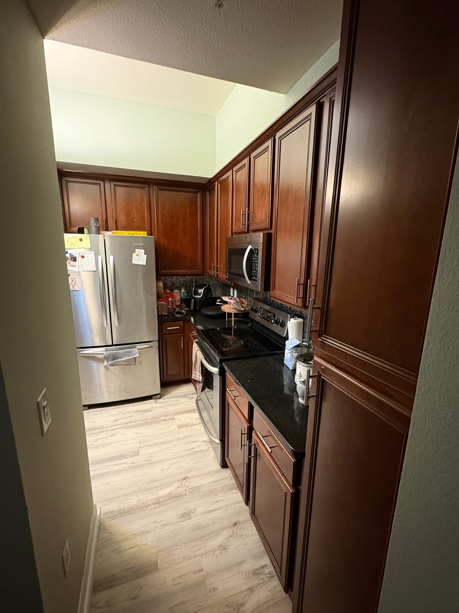 kitchen - 3225 Turtle Creek Blvd