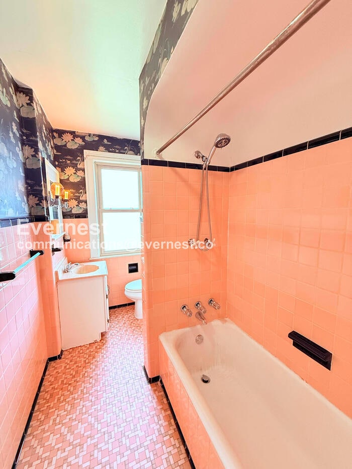 Building Photo - 3209 W Grand St