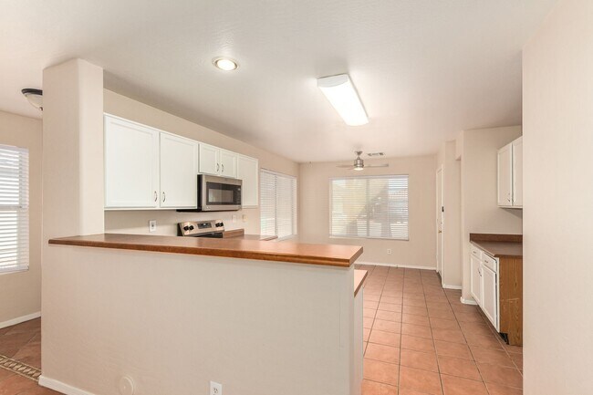 Building Photo - Charming 3 bed in Glendale!