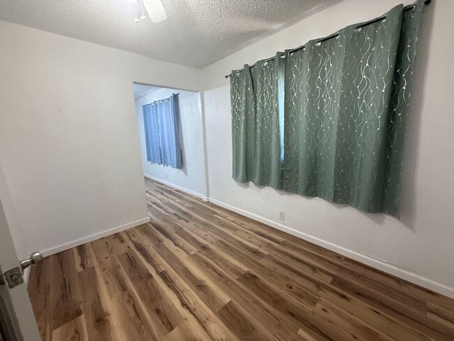 Building Photo - 809 Spruce Ave
