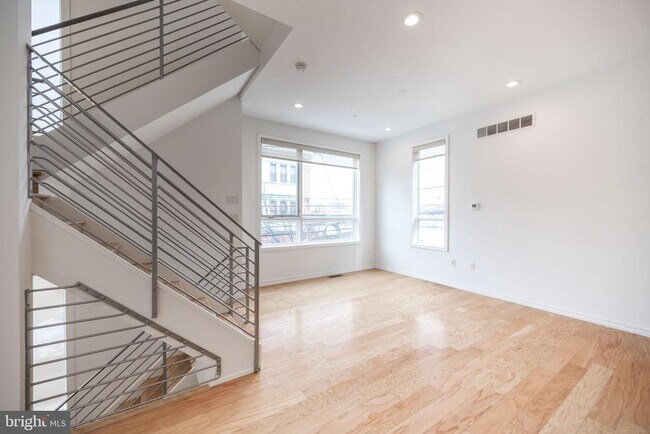 Building Photo - 444 Fairmount Ave