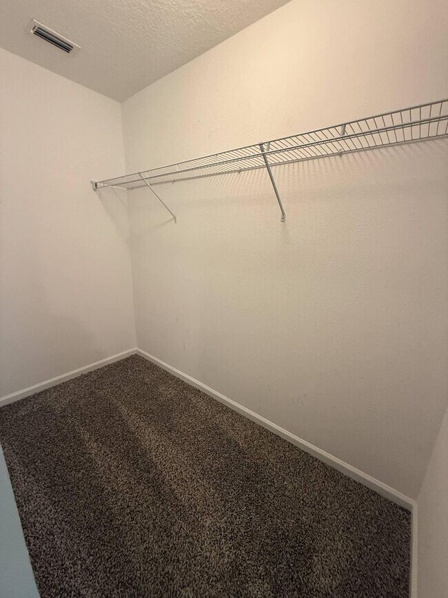 Building Photo - Awesome 4/2 Located in Desirable Yulee Area Nassau County Priced to rent, won't last long!