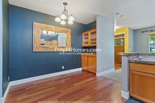 Building Photo - Cozy Two Bedroom Townhome in the Heart of ...