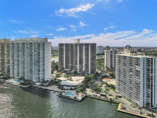 Building Photo - 20281 E Country Club Dr