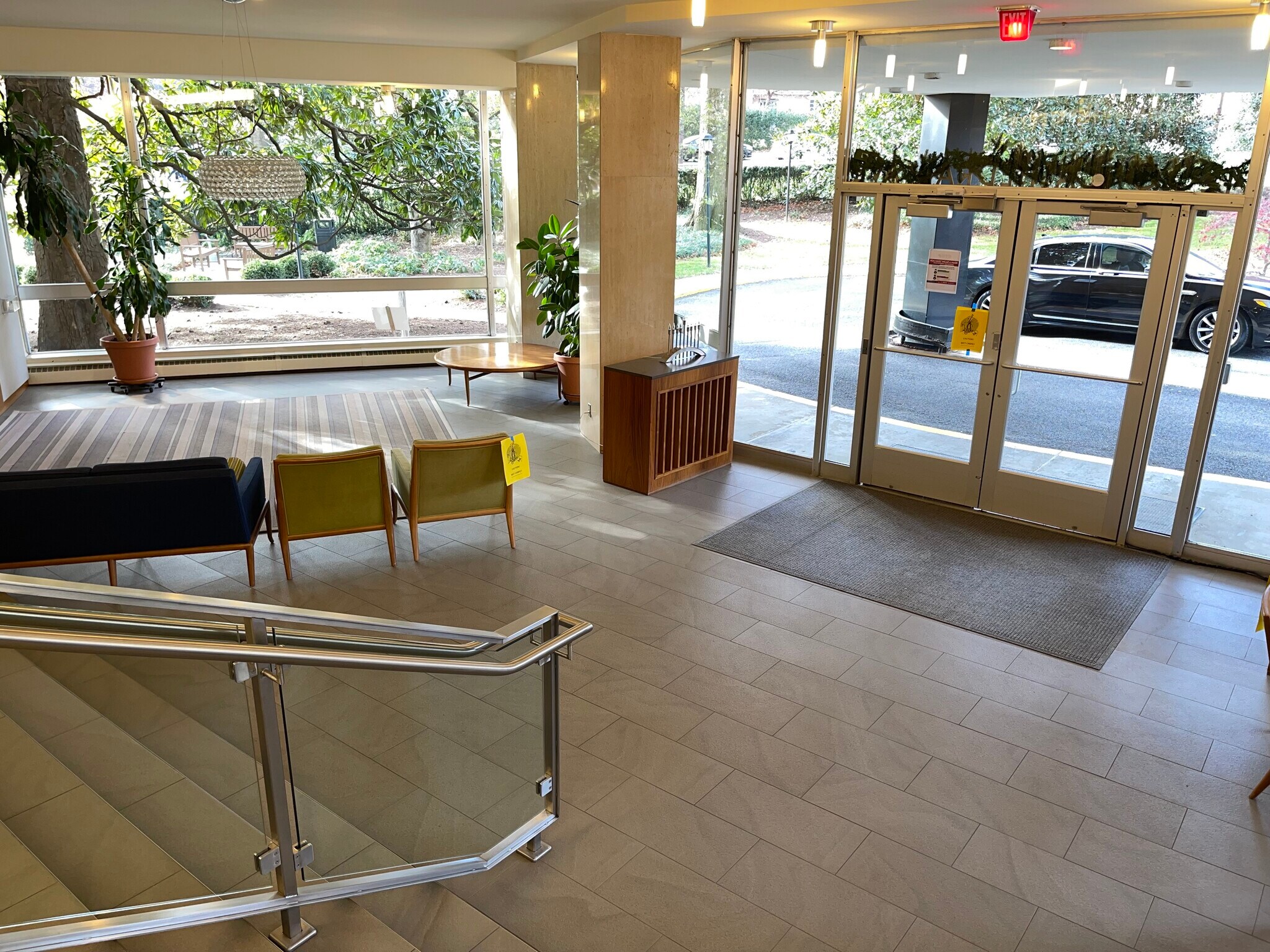 Lobby - 4200 Cathedral Ave NW