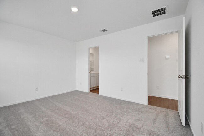 Building Photo - 1611 Windrose Bnd