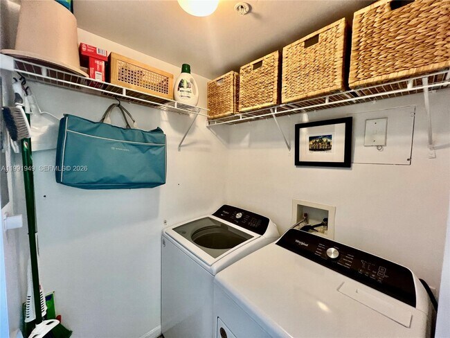 Building Photo - 9172 Collins Ave