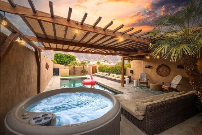 Building Photo - 53180 Avenida Mendoza