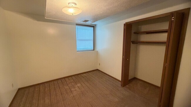 Building Photo - Nice 3-Bedroom Duplex Available in Middlebury
