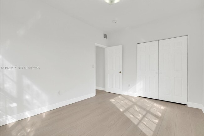 Building Photo - 963 SW 6th St