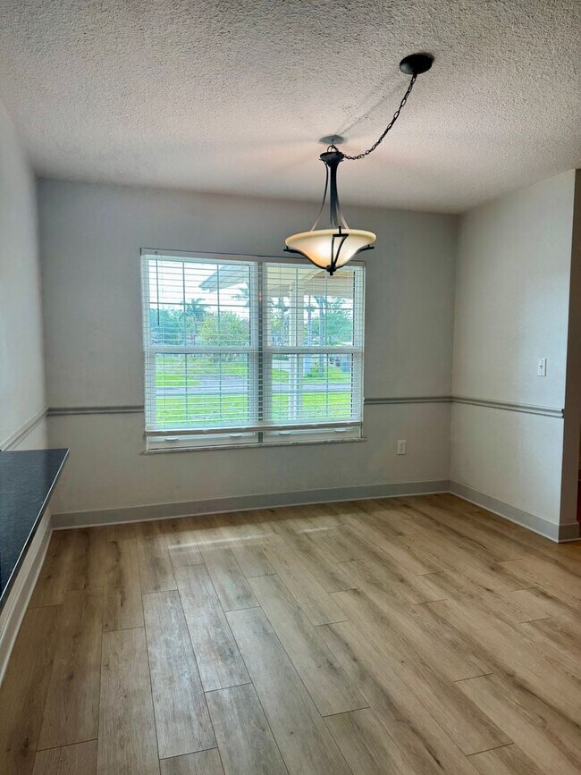 Building Photo - Remodeled Tampa Home