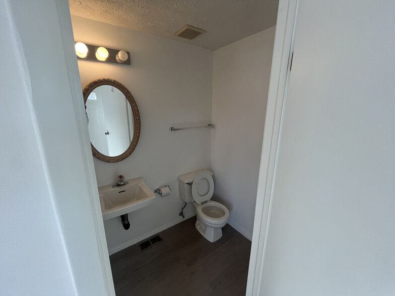 half bath (main floor) - 6310 Meeting House Way