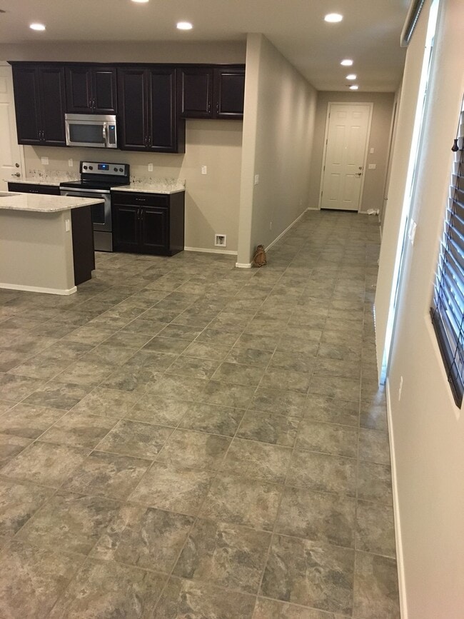 Building Photo - NEWER Beautiful Home in Fire Rock Villas!!
