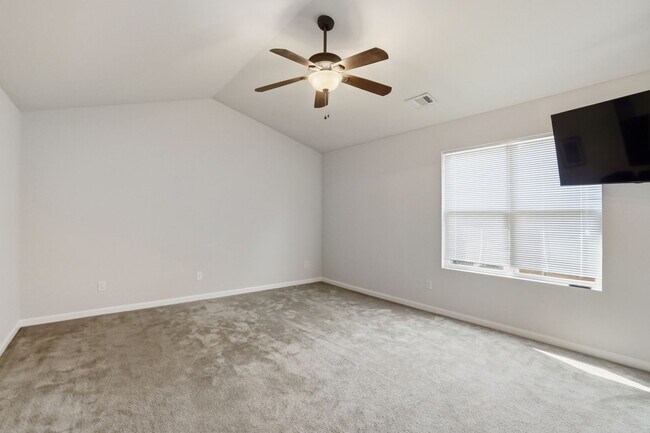 Building Photo - Move-In Ready 4BR | Space, Location & Value All in One
