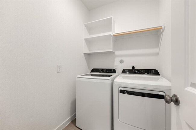 Building Photo - 13505 Harbor Pt Dr
