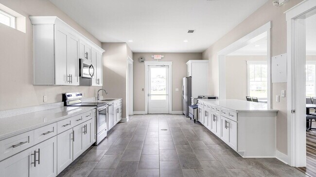 Building Photo - 255 Riverwalk Cir