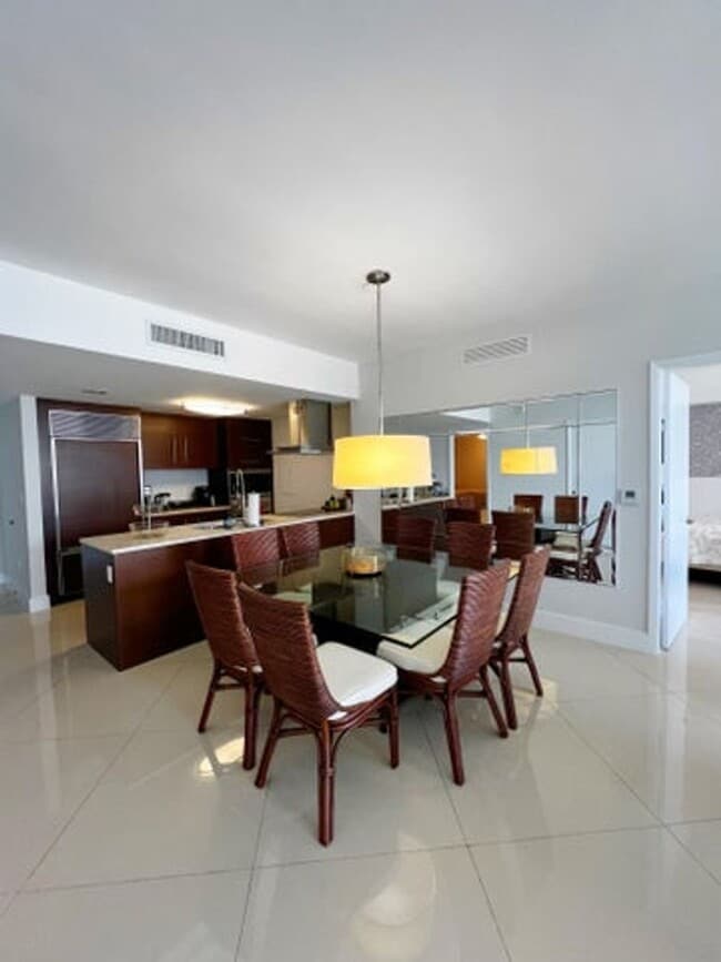 Building Photo - 495 Brickell Ave