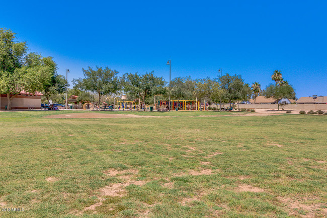 Building Photo - 433 E Jasper Dr