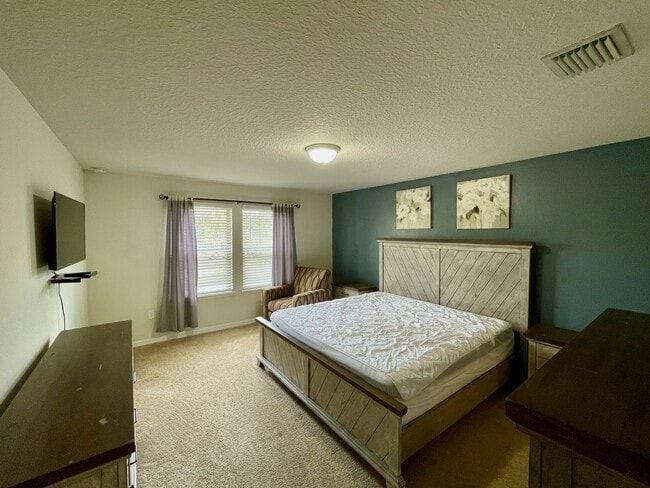 Building Photo - Spacious 5-Bed / 4.5-Bath Townhome w/ Private Pool & Sundeck in Gated Oakmont at Solterra Near Di...