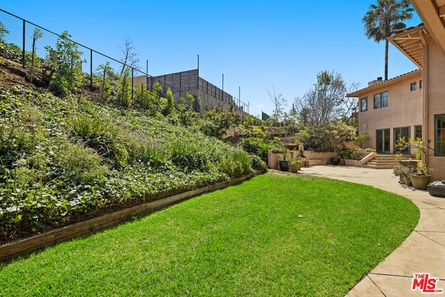 Building Photo - 16820 Sunset Blvd
