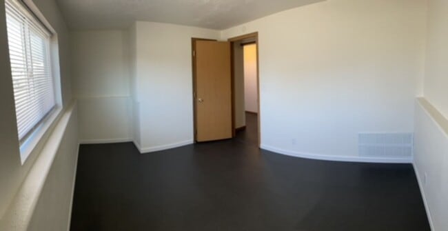 Building Photo - $2,100 / 4br - 1969ft2 - ?? Newman Lake 4B...
