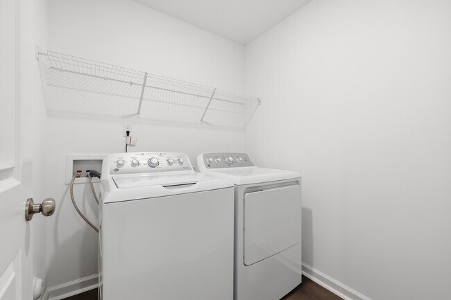 Building Photo - 216 Deercroft Dr