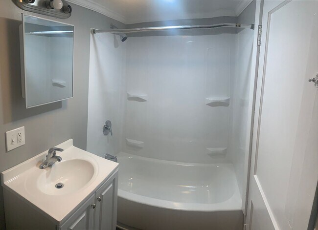 Building Photo - Utilities included - 1 bedroom - ***NO PET DOGS***