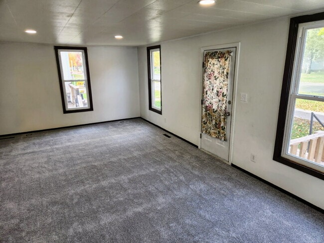 Building Photo - 1621 Willis Ave