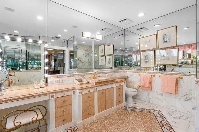 Building Photo - 13 Sloans Curve Dr